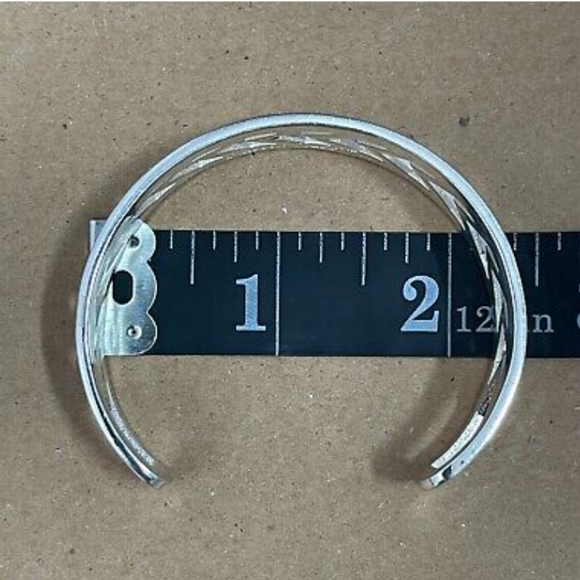 Rustic Cuff brand silver Chevron cuff bracelet - Picture 4 of 4